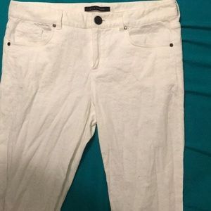 White detailed pants